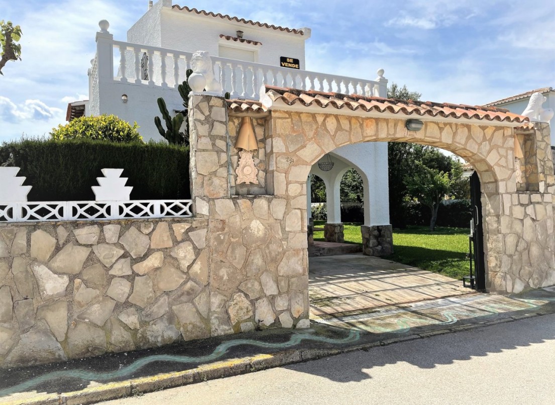 Resale - Villa - Denia