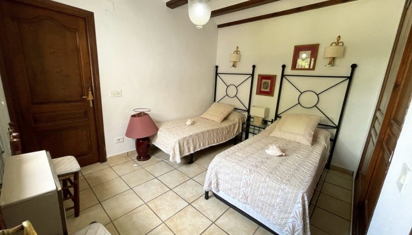 Resale - Villa - Denia